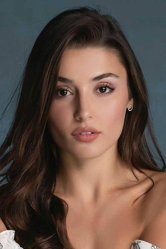 Hande Erçel actor portrait — Turkey cinema